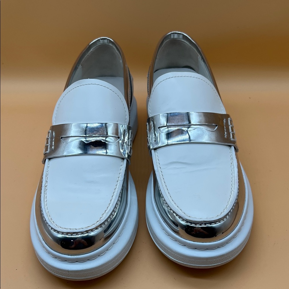 Alexander McQueen Women's Loafers EU 38 1/2D White/Silver